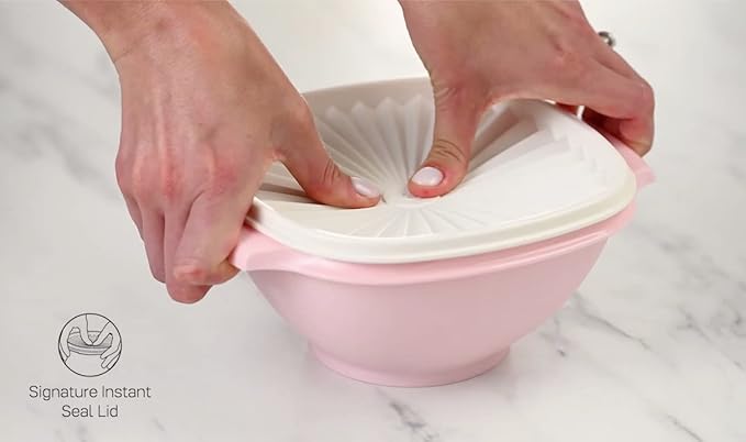Tupperware Heritage Collection 17.25 Cup Bowl with Starburst Lid, Light Blue Vintage Color, Dishwasher Safe and BPA Free (4.1 L)