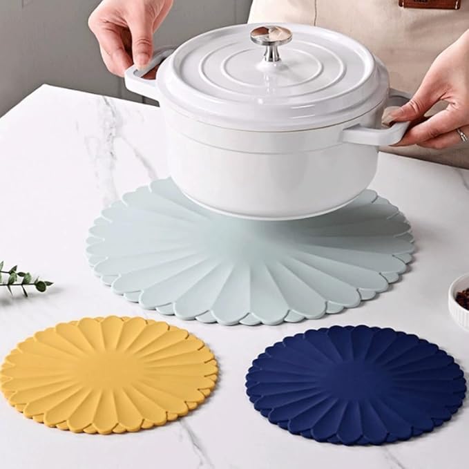 Heat-Resistant Silicone Trivet Mats, Non-Slip Hot Plate Holder for Kitchen Countertops & Dining Table, Reusable Pot Holder Pad with Secure Grip, Dishwasher Safe (Green, Diameter: 18cm/7.09")