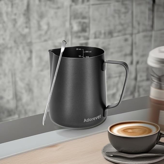 Milk Frothing Pitcher 600ml/20oz Steaming Pitchers Stainless Steel Milk Coffee Cappuccino Latte Art Barista Steam Pitchers Milk Jug Cup with Decorating Art Pen, Matte Black