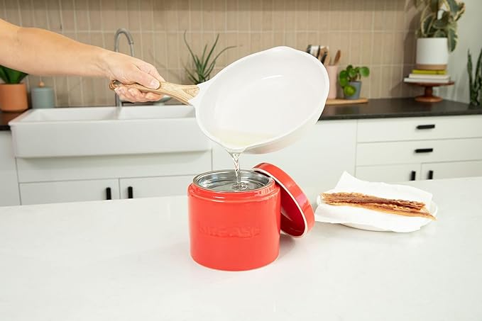 Bacon Grease Saver with Strainer - Ceramic Grease Container 1L Storage Canister | Holds Bacon Fat Drippings | Oil Keeper for Kitchen Counter Storage