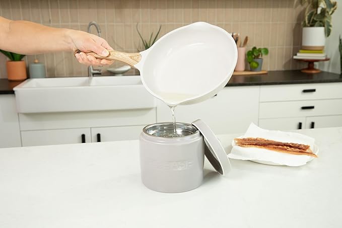 Bacon Grease Saver with Strainer - Ceramic Grease Container 1L Storage Canister | Holds Bacon Fat Drippings | Oil Keeper for Kitchen Counter Storage