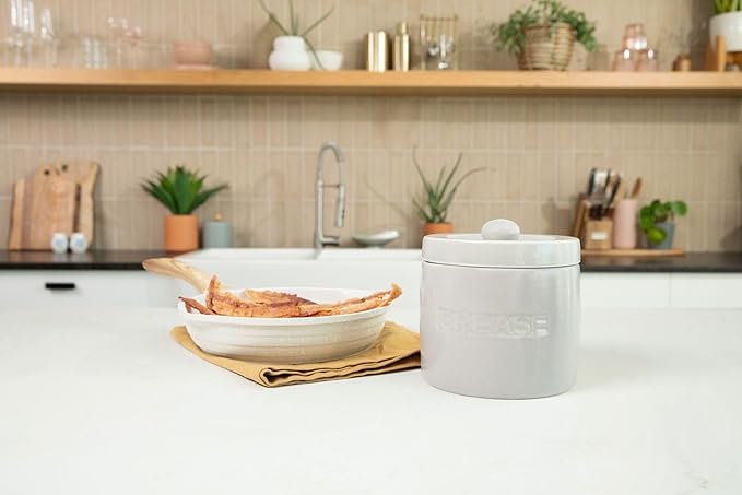 Bacon Grease Saver with Strainer - Ceramic Grease Container 1L Storage Canister | Holds Bacon Fat Drippings | Oil Keeper for Kitchen Counter Storage
