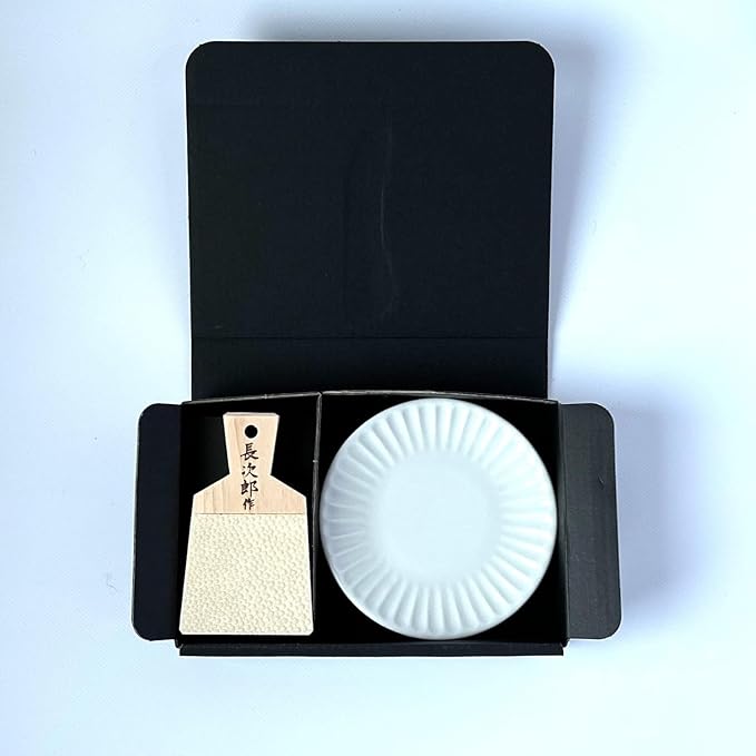 Japanese Traditional Grater for Wasabi and Ginger with Minoyaki Plate Made in Japan (with Minoyaki small plate, white plate & Grater small size)
