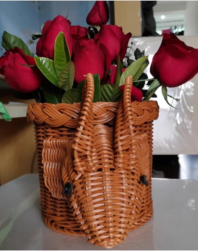 hand-woven round rattan basket storage basket storage box ornaments decorative basket multifunctional picnic food bread basket fruit gift basket key basket. (squirrel)