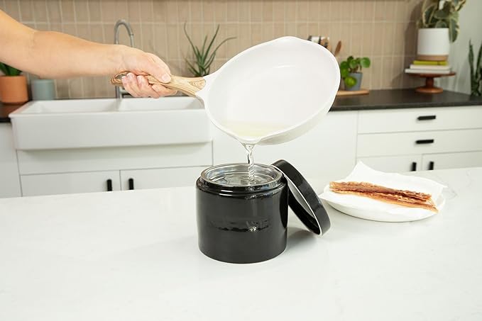 Bacon Grease Saver with Strainer - Ceramic Grease Container 1L Storage Canister | Holds Bacon Fat Drippings | Oil Keeper for Kitchen Counter Storage