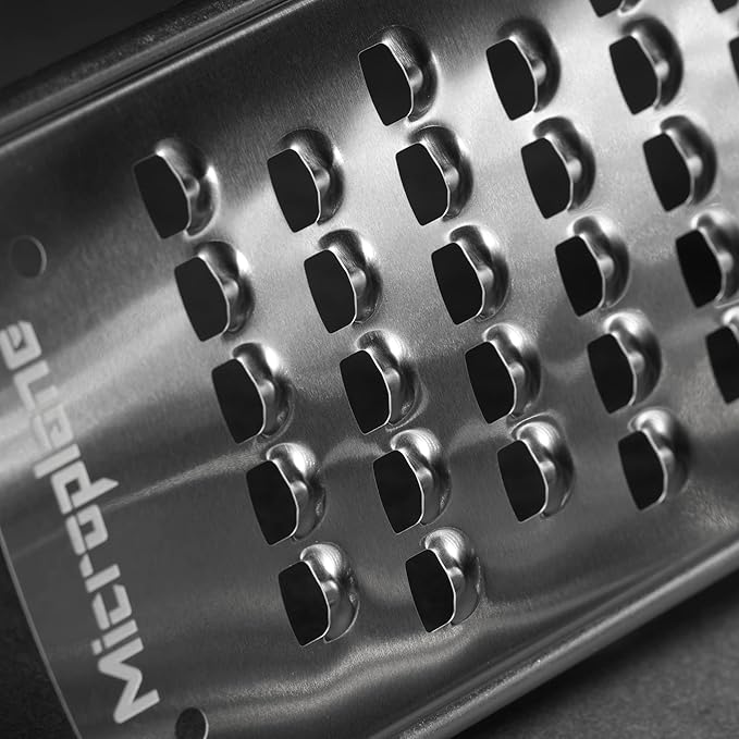 Microplane Gourmet Series Cheese Grater (Extra Coarse, Red)