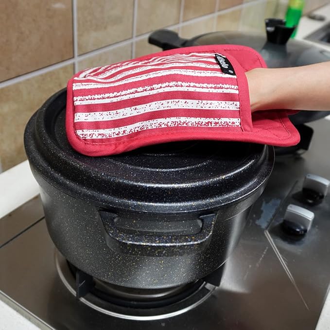 Silicone Pot Holders Set of 3 Heat Resistant & Non Slip Potholders, Professional Oven Hot Pads with Pockets Mitts for Kitchen Cooking Baking Barbecue (3, Red)