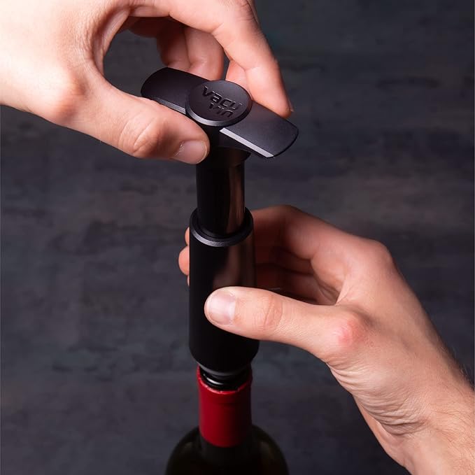 Vacu Vin Wine Saver Pump Blue with Vacuum Wine Stopper - Keep Your Wine Fresh for up to 10 Days - 1 Pump 4 Stoppers - Reusable - Made in the Netherlands