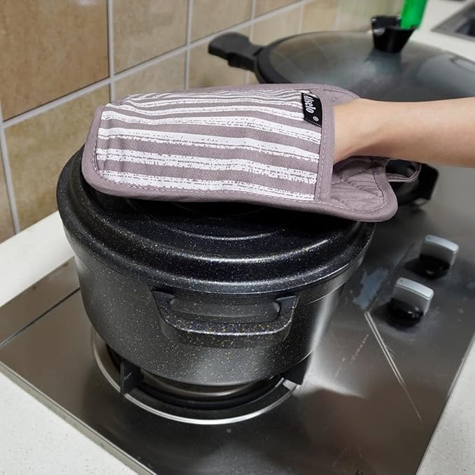 Silicone Pot Holders Set of 3 Heat Resistant & Non Slip Potholders, Professional Oven Hot Pads with Pockets Mitts for Kitchen Cooking Baking Barbecue (3, Purple)