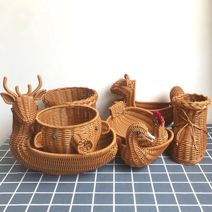 hand-woven round rattan basket storage basket storage box ornaments decorative basket multifunctional picnic food bread basket fruit gift basket key basket. (pig)