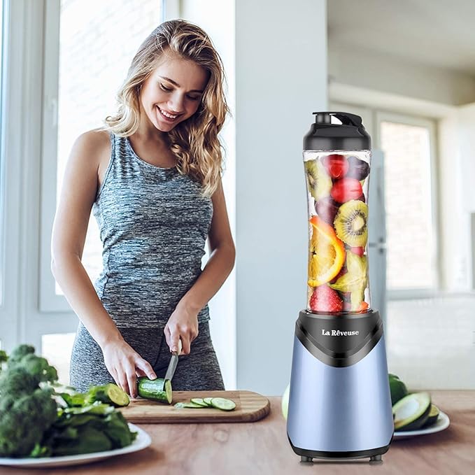 La Reveuse Smoothies Blender Personal Size 300 Watts with 18 oz BPA-free Portable Travel Sports Bottle (Light Blue)
