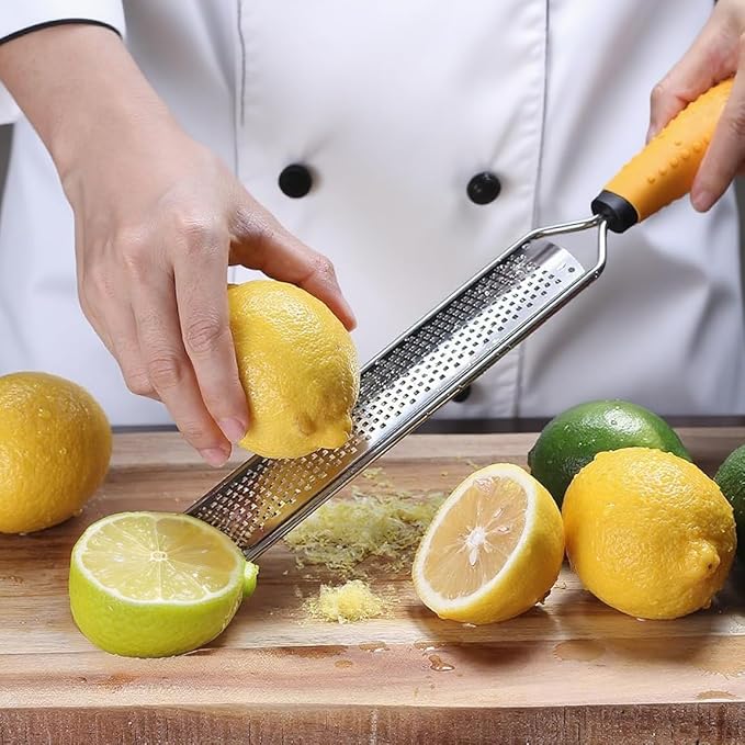Professional Citrus Zester and Cheese Grater, Stainless Steel Handheld Kitchen Tool with Protective Cover for Lemon, Parmesan, Ginger, Garlic, Nutmeg, Chocolate, Vegetables, Dishwasher Safe