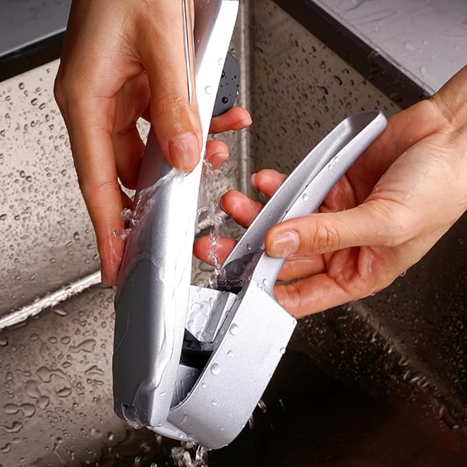 Professional 2 in 1 Garlic Press & Slicer,Multifunctional Garlic Mincer Tool with Ergonomic Handle,Effortlessly Crush,Slice and Mince Garlic,Rust-Proof,Easy to Squeeze and Clean,Dishwasher Safe