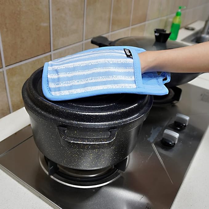 Silicone Pot Holders Set of 3 Heat Resistant & Non Slip Potholders, Professional Oven Hot Pads with Pockets Mitts for Kitchen Cooking Baking Barbecue (3, Blue)