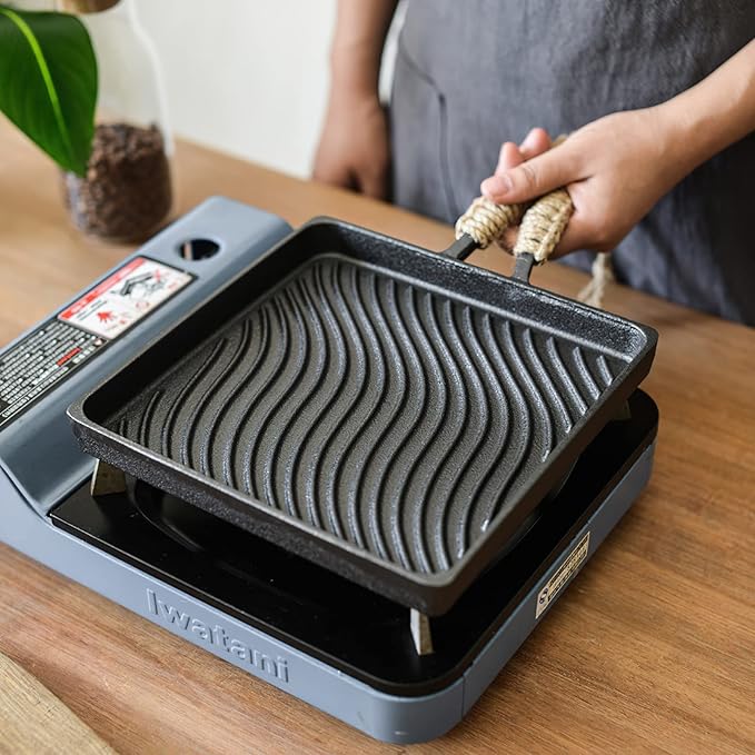 LI-GELISI Cast Iron Grill Pan, Square,Pre-seasoned Profession Steak Skillet,8.6 Inch