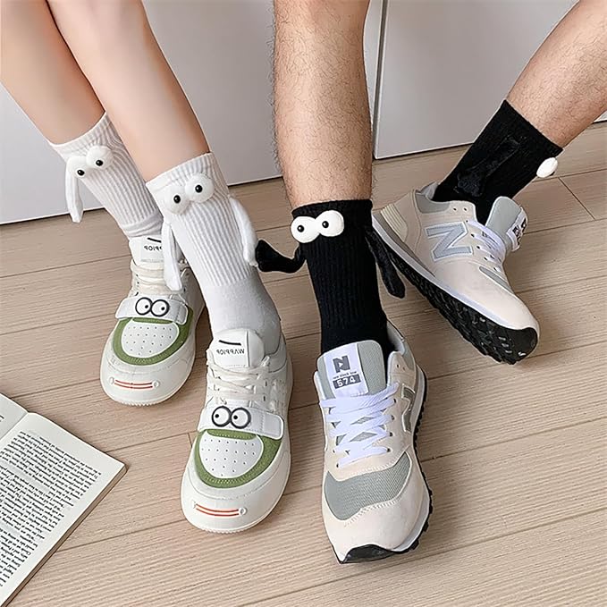 2 Pairs Magnetic Holding Hands Socks Funny Couple Gifts, Best Friend, Engagement, Anniversary, Teens Gag Cute Weird Stuff