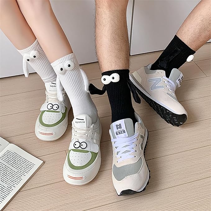 2 Pairs Magnetic Holding Hands Socks Funny Couple Gifts, Best Friend, Engagement, Anniversary, Teens Gag Cute Weird Stuff