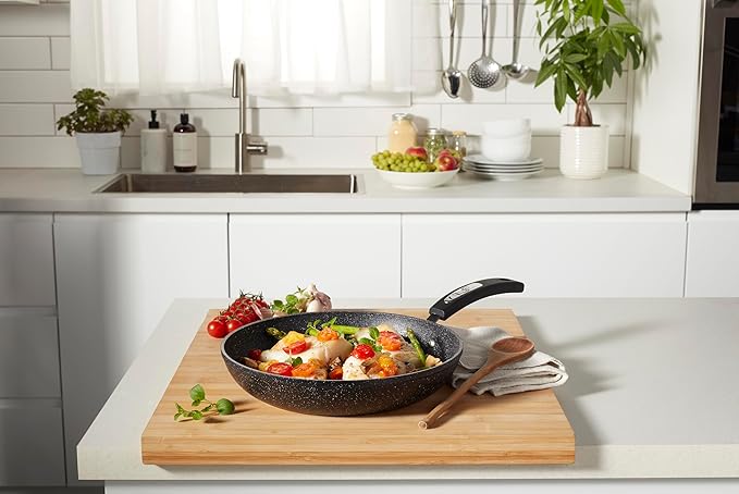 Starfrit The Rock 24 cm (9.5") Non-Stick Fry Pan - Durable Forged Aluminum - Oven Safe - PFOA Free - Easy to Clean - Black