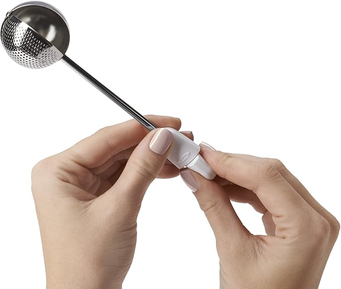 OXO Good Grips Baker’s Dusting Wand for Sugar, Flour and Spices