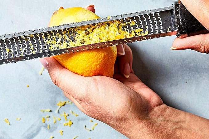 2Pcs Lemon Squeezer and Zester Grater Set, Citrus Juicer, Hand Press, Easy to Use, Ideal for Parmesan Cheese Grater, Lemon and Ginger Zester
