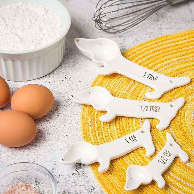 VOTUM White Dachshund Ceramic Measuring Spoon Set – Set of 4 Cute Weiner Dog Themed Kitchen Baking Tools – Gift for Dog Lovers