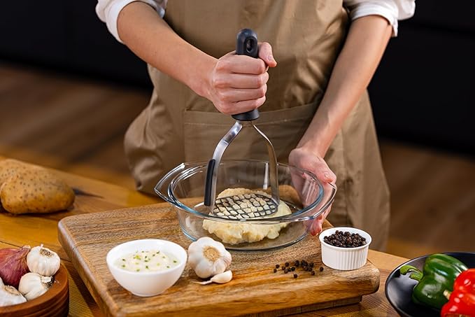 Zyliss Stainless Steel Potato Masher - Food Smasher for Potatoes, Avocados & More - Home Kitchen Essentials & Accessories - Manual Potato Masher Tool - Dishwasher-Safe Vegetable Masher - Grey