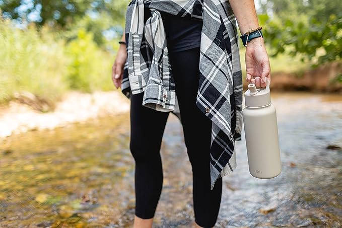 Simple Modern Water Bottle with Straw and Chug Lid Vacuum Insulated Stainless Steel Metal Thermos Bottles | Reusable Leak Proof BPA-Free Flask for Sports Gym | Summit Collection | 32oz, Sea Glass Sage