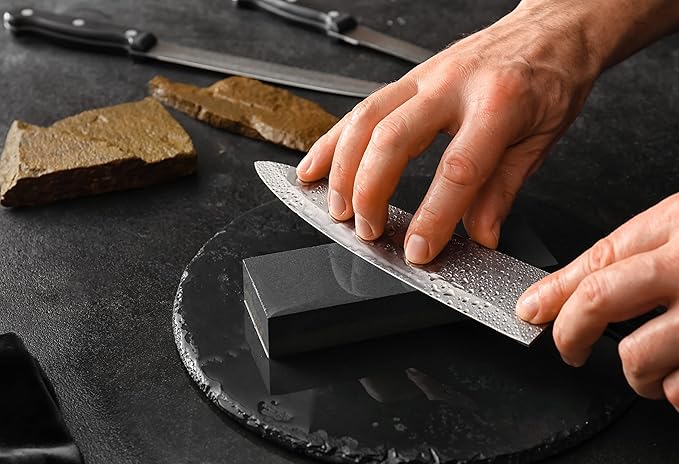 Moss & Stone 7-Piece Kitchen Knife Set with Block – Stainless Steel Serrated Kitchen Knives, High Carbon Blades, Small Cutlery Set for Home Cooking, Compact Countertop Small Knife Set Wood Block