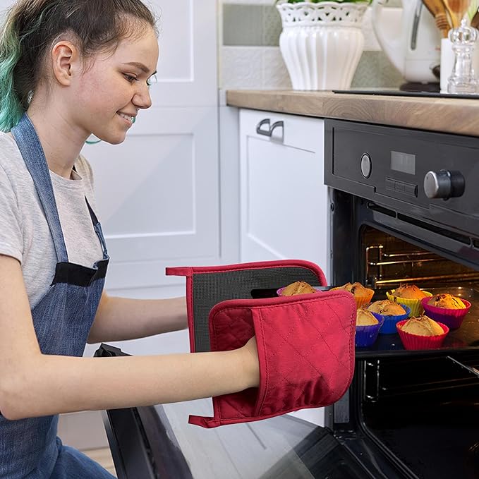 Cotton and Neoprene Oven Pads Pot Holders with Pocket 8"x8.5" Dual-Function Hot Pad Set for Finger Hand Wrist Protection Heat Resistant to 428°F Red