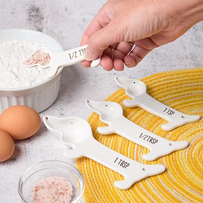 VOTUM White Dachshund Ceramic Measuring Spoon Set – Set of 4 Cute Weiner Dog Themed Kitchen Baking Tools – Gift for Dog Lovers