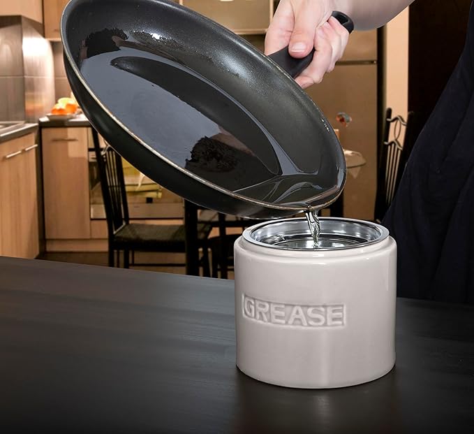 Bacon Grease Saver with Strainer - Ceramic Grease Container 1L Storage Canister | Holds Bacon Fat Drippings | Oil Keeper for Kitchen Counter Storage