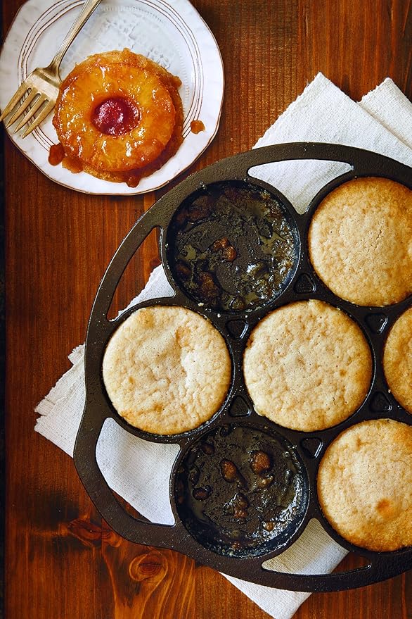 Lodge L7B3 Mini Cake Pan, 3-1/4 in Dia x 12-7/8 in L x 11.313 in W x 1-1/8 in H, Cast Iron, Black