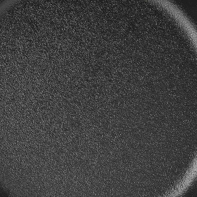 Lodge Wildlife Series - 6.5" Cast Iron Skillet with Wolf Scene